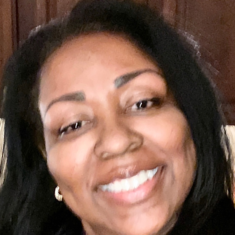 Meet your Posher, Lora